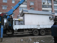 В Коминтерновском районе сносят незаконно установленные киоски