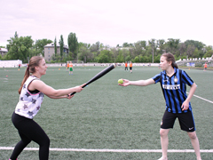 В районах города прошли соревнования по лапте