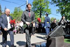 В Воронеже появился первый в России памятник фронтовому почтальону