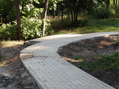 В Железнодорожном районе продолжается благоустройство сквера «Спортивный»