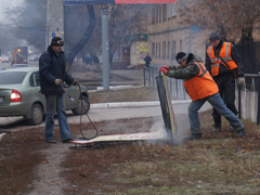 В Коминтерновском районе Воронеже прошел очередной рейд, целью которого стало уничтожение незаконно расположенных рекламных конструкций