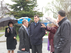 Руководитель управы Железнодорожного района провел выездное совещание по вопросу благоустройства воинского захоронения 