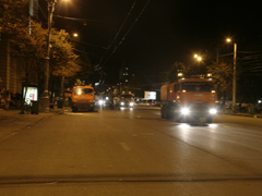 Сразу после окончания праздничных мероприятий Дня города службы благоустройства приступили к уборке территории