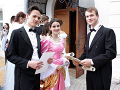 Выпускники Цента развития творчества детей и юношества Ленинского района получили свидетельства об окончании обучения на настоящем балу