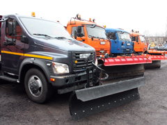 В Ленинском районе проверили готовность техники и приступили к установке объектов внешнего благоустройства