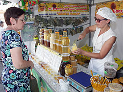 В Ленинском районе открылась ярмарка меда