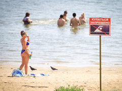 На выходных синоптики обещают жару. Такая погода позволяет выбраться на пляж. 