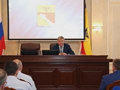 Организация спортивно-массовой работы и реализация программы «Жилье для российской семьи» стали основными темами планерного совещания в мэрии