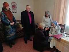 В Коминтерновском районе поздравили со 100-летним юбилеем долгожительницу
