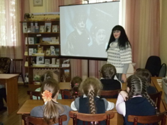 19 октября 2012 года Страноведческий центр - Библиотека №32 им.Г.Н.Троепольского открыла свои двери для учащихся 5 «А» класса МБОУ СОШ № 38. Ребята посетили библиотечный урок «Знатоки русского языка»