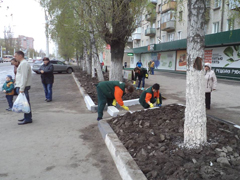 В Левобережном районе работники предприятий потребительского рынка приняли участие в наведении санитарного порядка