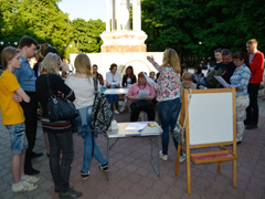 В парке «Орленок» прошли занятия бесплатных курсов английского языка