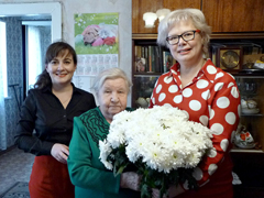 В Ленинском районе ветерана поздравили со славным юбилеем