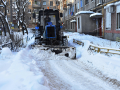В районах города продолжаются работы по уборке территории