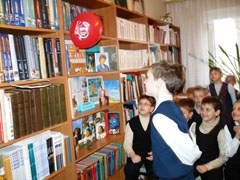 Дню космонавтики посвятили встречу со школьниками сотрудники библиотеки №42