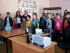 «Теперь над вами реет флаг трёхцветный»