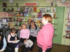 Урок нравственности «Не беда, что года убегая, оставляют виски в серебре» прошел в библиотеке семейного чтения №22 им. И.А. Бунина  