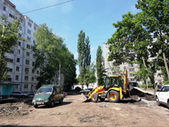 В Коминтерновском районе продолжаются работы по благоустройству дворовых территорий