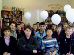 В Гуманитарно-образовательном центре библиотеке №37 им.В.А.Добрякова в рамках Всероссийского Дня Памяти погибших воинов прошёл праздник «Белых журавлей».