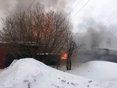 Сотрудники управы и комбината благоустройства Ленинского района спасли женщину из огня