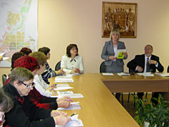 Круглый стол о проблемах детей-сирот прошел в управе Коминтерновского района Круглый стол о проблемах детей-сирот прошел в управе Коминтерновского района