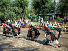 В районах города продолжаются праздники дворов