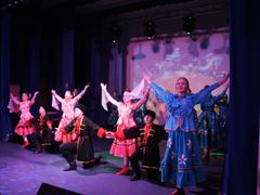 Состоялось новогоднее представление «Молодежная интернациональная елка»