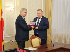 Юрий Бавыкин награжден почётным знаком облправительства