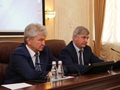 Александр Гусев провел планерное совещание