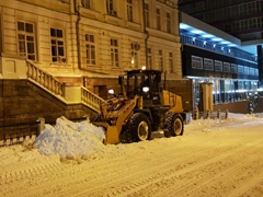 Минувшей ночью город убирали 229 единиц техники