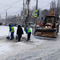 В районах города продолжается уборка улично-дорожной сети от снега и наледи